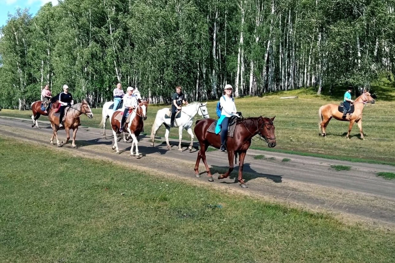 Покататься на лошадях вдвоём. Конный клуб Konipark в Челябинске